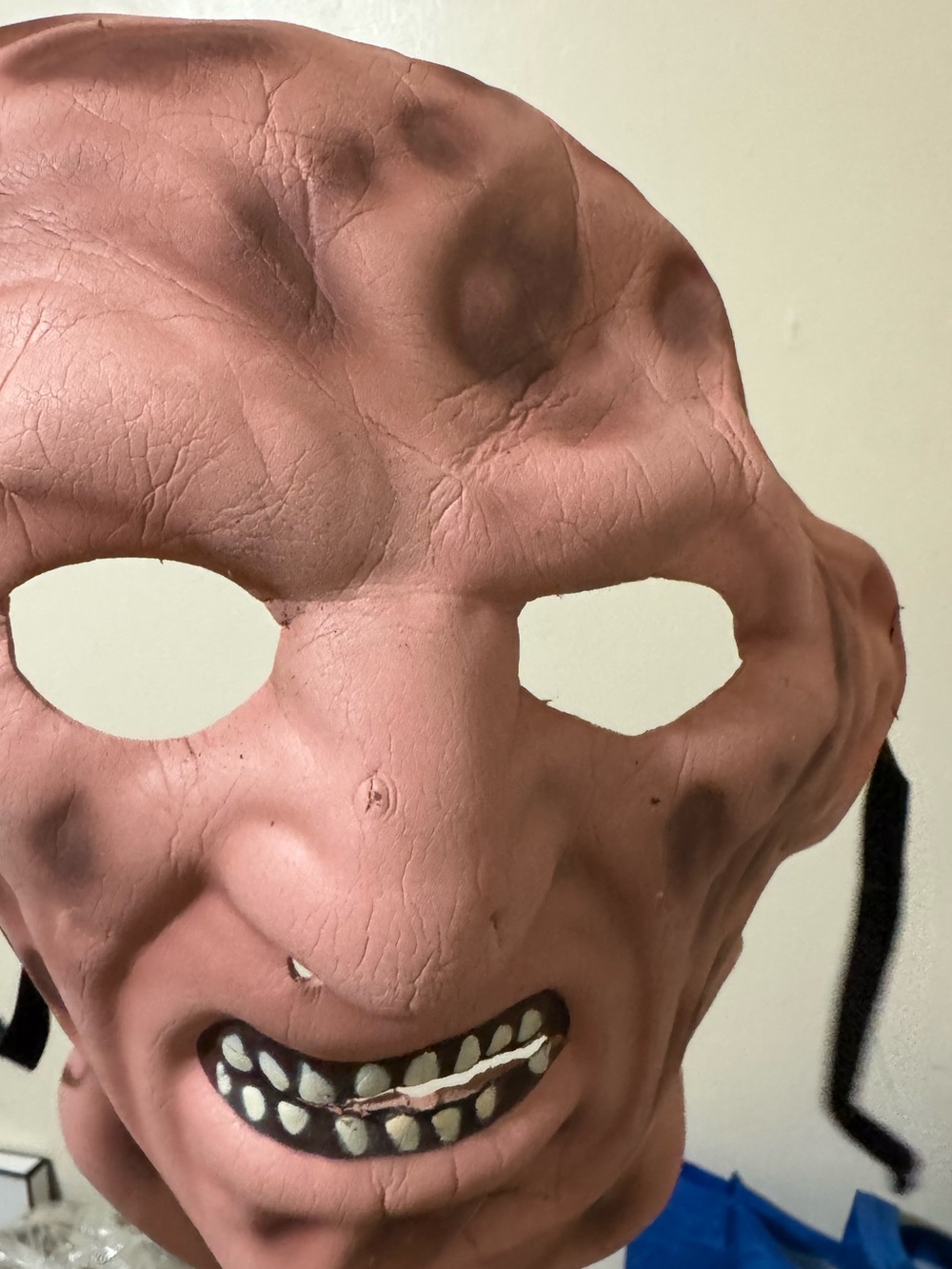 👹 Scary Full-Face Mask – Halloween Costume